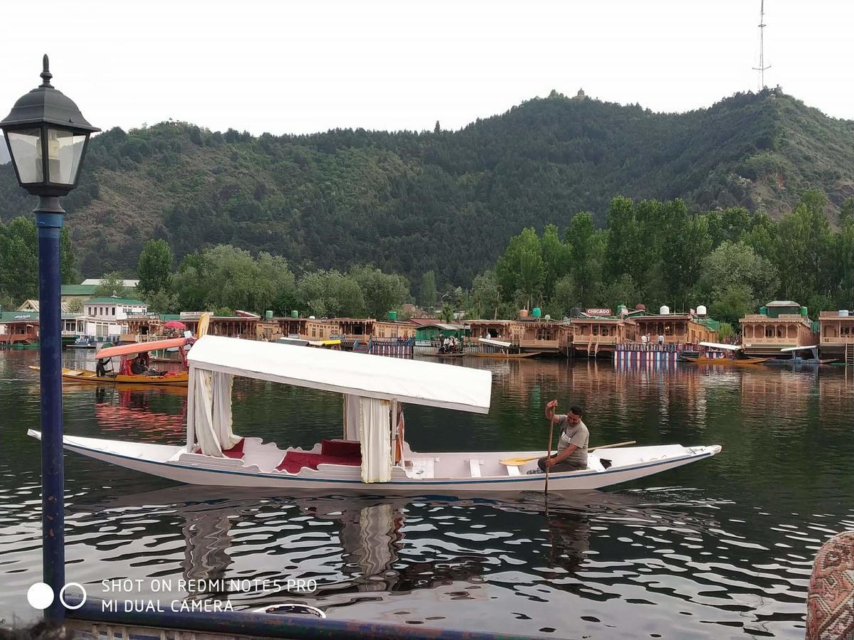 Houseboat - City Of Kashmir Hotel Srīnagar Buitenkant foto